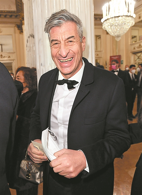 Δικαστήρια στις δύο όχθες του Ατλαντικού για τον Μαουρίτσιο Κατελάν