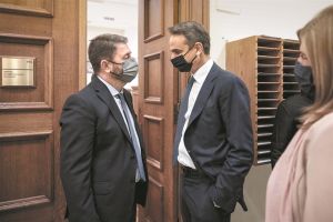 Ο Σωτήρης Τσιόδρας στο Μαξίμου για την Ομικρον