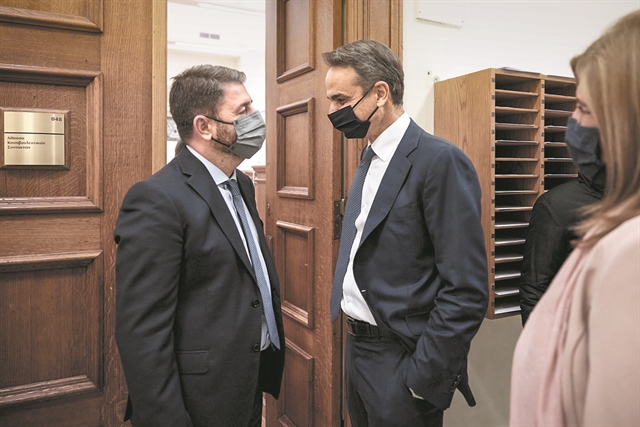 Ο Σωτήρης Τσιόδρας στο Μαξίμου για την Ομικρον