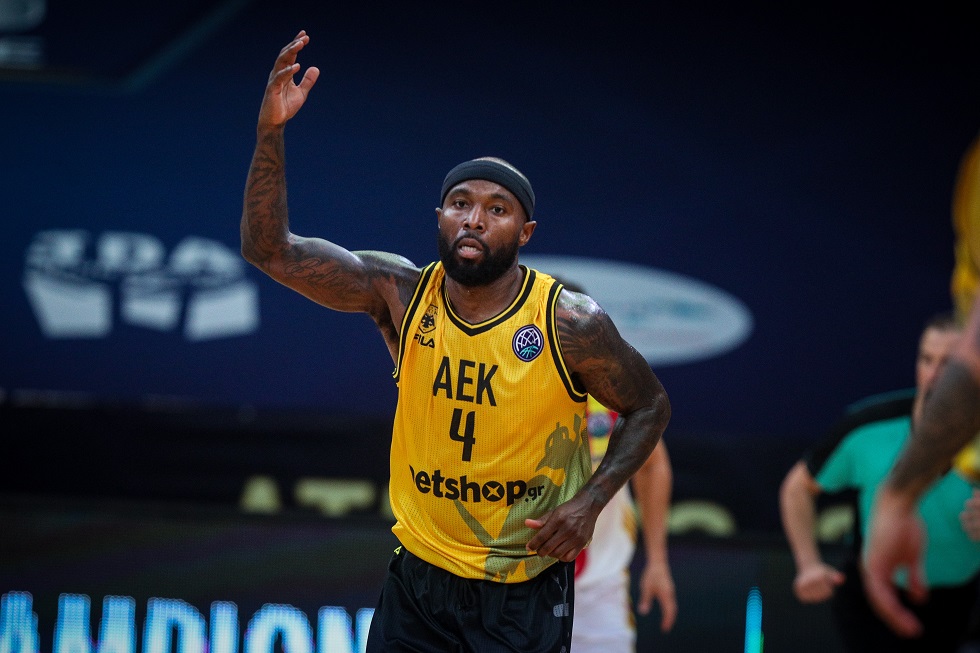 Εξαλλος με την ΑΕΚ ο Ράις – «Αναρωτιέμαι αν θα με πληρώσει, κάποια στιγμή δεν θα έχουν επιλογή»