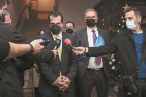 Η επέλαση της Ομικρον και τα γήπεδα…