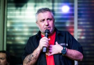 Στάθης Παναγιωτόπουλος – Προσπάθεια αποκάλυψης της ταυτότητάς της καταγγέλλει η γυναίκα που τον ξεσκέπασε