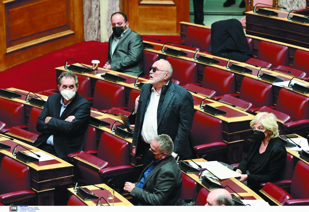 Διαγραφή Κουρουμπλή μετά τις ασχήμιες στη Βουλή