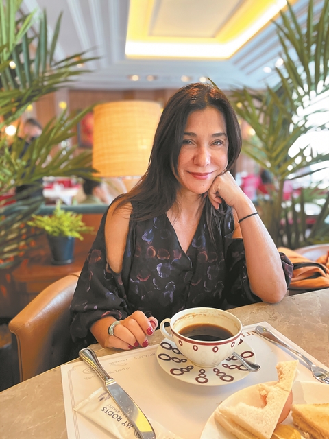 «Μήπως αισθανόμαστε πιο ασφαλείς μέσα στη δυστοπία;»