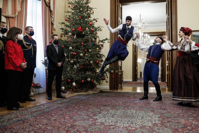 Σακελλαροπούλου – Εψαλαν στην ΠτΔ τα κάλαντα των Χριστουγέννων