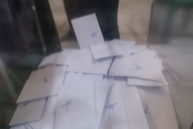 Δημοσκόπηση – Δυσαρέσκεια για τη διαχείριση της πανδημίας