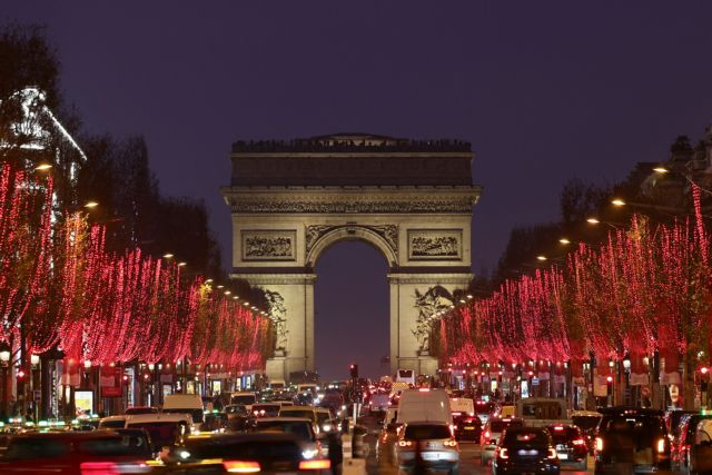 Ακυρώνονται οι εορταστικές εκδηλώσεις στη Γαλλία λόγω της παραλλαγής Όμικρον