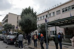 Στο «τραπέζι» αυστηρή καραντίνα και υποχρεωτικός εμβολιασμός