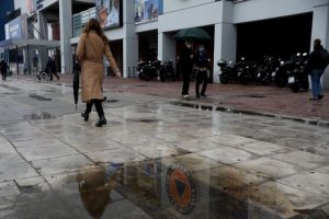 Μάχη για την εμβολιαστική κάλυψη μέχρι τα Χριστούγεννα – Στο τραπέζι η επέκταση της υποχρεωτικότητας