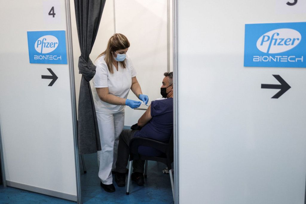 Εμβολιασμοί – 17.500 ραντεβού πρώτης δόσης από τους 60άρηδες μετά την ανακοίνωση των μέτρων