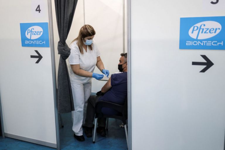 Εμβολιασμοί – 17.500 ραντεβού πρώτης δόσης από τους 60άρηδες μετά την ανακοίνωση των μέτρων | tanea.gr
