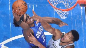 Ο Κάρτερ κάνει «poster» τον Γιάννη στην κορυφή του Top5