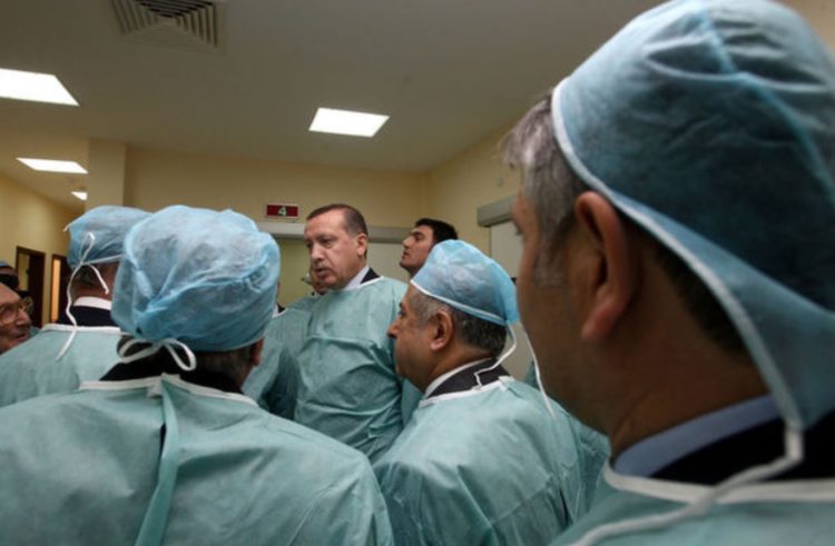 Ο καρκίνος, η επιληψία και τα βίντεο που «προδίδουν» τον Ερντογάν