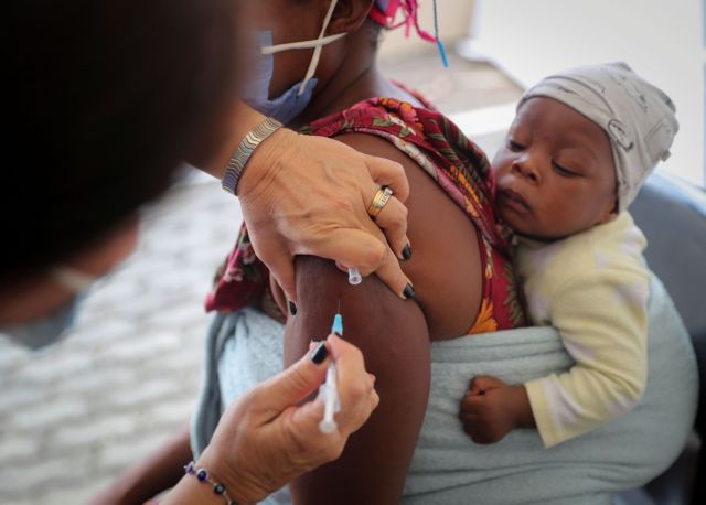 Παραλλαγή Ομικρον – Στο έλεος της η Αφρική – Μόλις ένας στους 15 έχει εμβολιαστεί