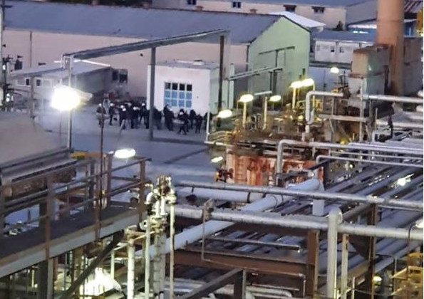 Καβάλα – Επενέβησαν τα ΜΑΤ στο εργοστάσιο της KAVALA OIL