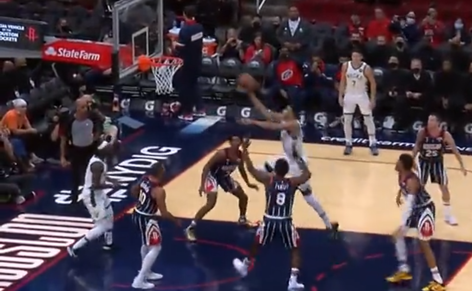 Γιάννης Αντετοκούνμπο – Η σπουδαία εμφάνιση στη νίκη των Μπακς στο Χιούστον