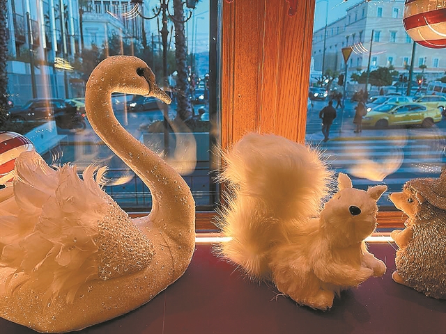 Κόκκινες και χρυσαφένιες λάμψεις στη Wine Library