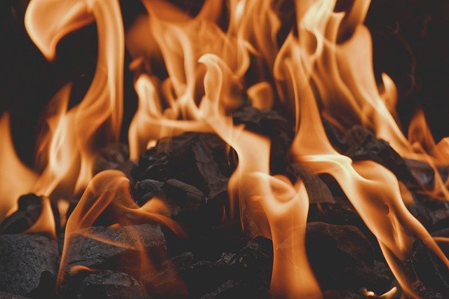 Σε ένα μήνα 16 άνθρωποι κάηκαν προσπαθώντας να ζεσταθούν | tanea.gr