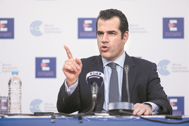 Συναγερμός στο Μαξίμου μετά το μαύρο ρεκόρ της πανδημίας