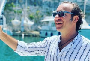 Σωτήρης Καλυβάτσης – Νέα ανάρτηση και βλέμμα όλο νόημα για τον Στάθη Παναγιωτόπουλο