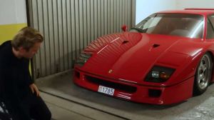 Μια Ferrari F40 ξετυλίγει όλα τα άλογα της χάρη στα μαγικά χέρια του πιλότου της Formula1 Νίκο Ρόσμπεργκ