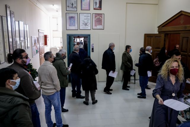 ΚΙΝΑΛ – Έχουν ψηφίσει πάνω από 258.000 πολίτες – Πήραν παράταση οι εκλογές