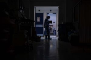 Ιπποκράτειο Θεσσαλονίκης – Η λέξη εξουθένωση δεν φτάνει λέει εντατικολόγος μετά από 26 ώρες εφημερίας