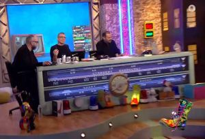 Με μαύρα ρούχα οι Ράδιο Αρβύλα – Εξηγούν γιατί κάνουν σήμερα εκπομπή