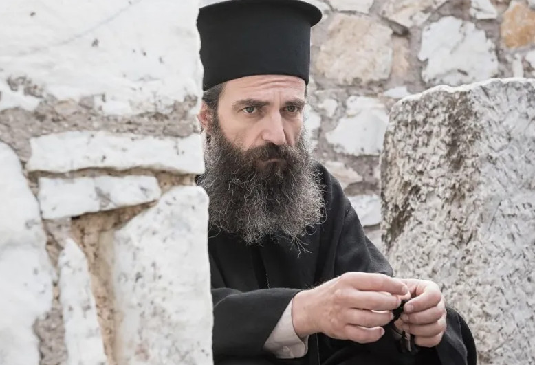 Άρης Σερβετάλης – Στο Άγιο Όρος μετά την αποχώρηση από την παράσταση «Ρινόκερος»