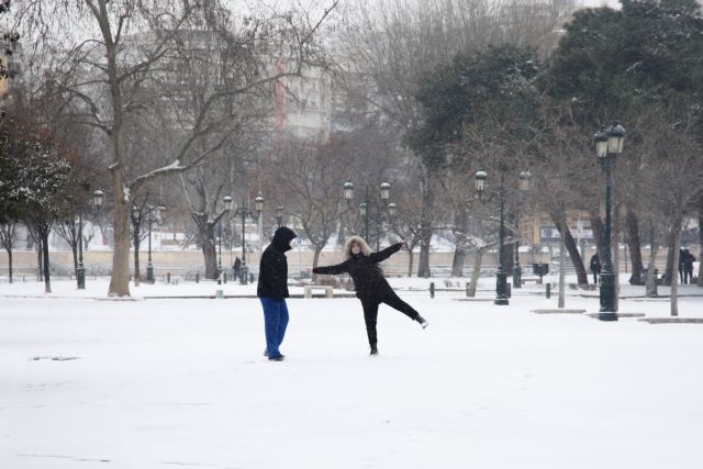 Θεσσαλονίκη – Επεσαν τα πρώτα χιόνια – Πού χρειάζονται αντιολισθητικές αλυσίδες | tanea.gr