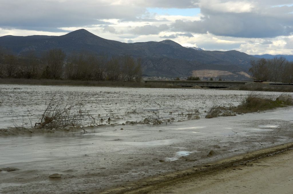 Σε επιφυλακή η Πολιτική Προστασία για τον Σπερχειό