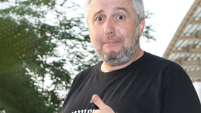 Στάθης Παναγιωτόπουλος – Κάνει βόλτες με τον σκύλο του στη Θεσσαλονίκη