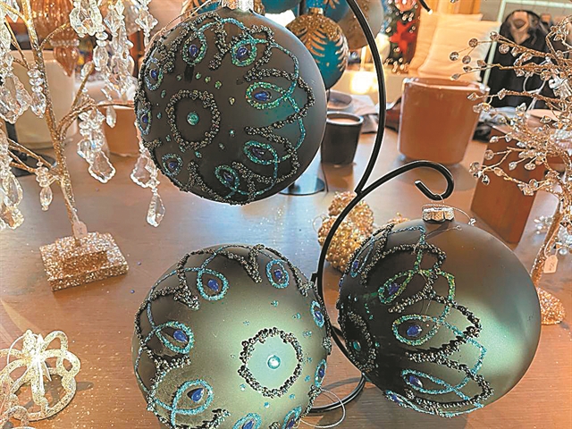 Κρύσταλλα και μπάλες-έργα τέχνης σκορπίζουν αισιοδοξία…