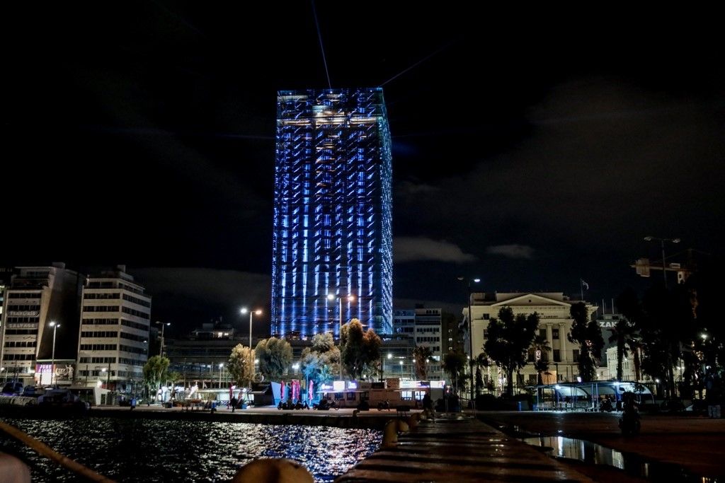 Δήμος Πειραιά – Φαντασμαγορικό υπερθέαμα η φωταγώγηση του Πύργου Πειραιά