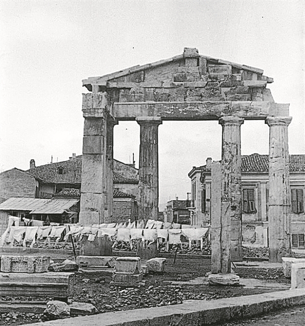 «Θα πηδάμε απ’ τις βεράντες στου Ζαλόγγου τη μεριά»