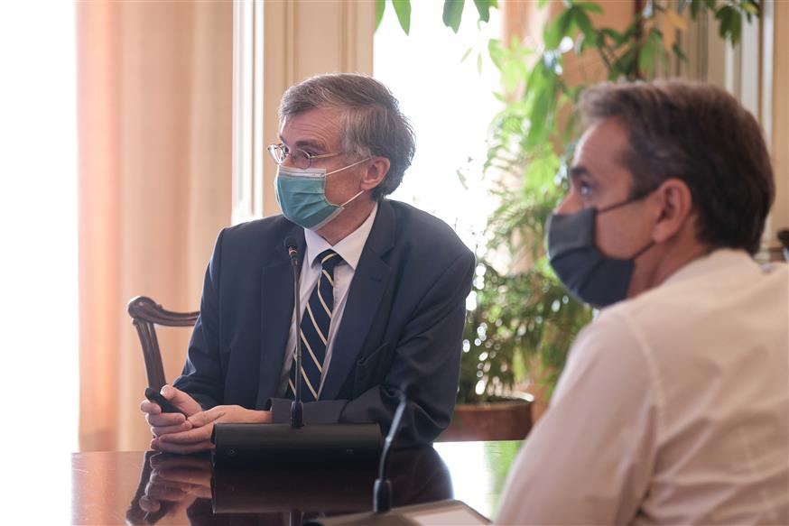 Κοροναϊός – Κρίσιμη σύσκεψη Μητσοτάκη και Τσιόδρα – Ποια μέτρα έχουν «κλειδώσει» και ποια παραμένουν «ανοιχτά»