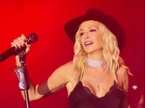 Αννα Βίσση – «Ξεπέρασα τα 60, πρέπει να κάνω και την τρίτη δόση»