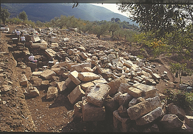 Μια άλλη ανάγνωση στο «πλιάτσικο» των αρχαιοτήτων