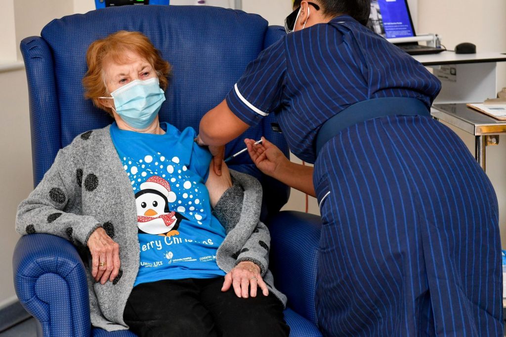 Βρετανία – Η Μάργκαρετ Κίναν, η πρώτη εμβολιασθείσα πριν ένα χρόνο, μίλησε για την εμπειρία της