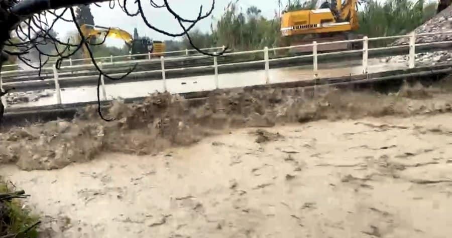 Κακοκαιρία – Εκκενώνεται περιοχή στη Ναύπακτο