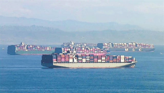 Ουρές πλοίων έξω από τα λιμάνια και το 2022