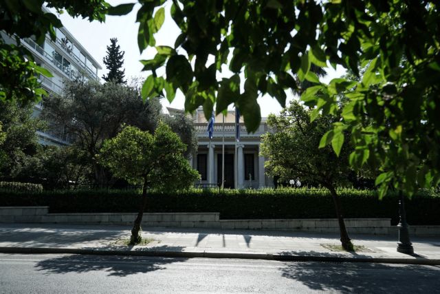 Μίνι restart με «ανασχηματισμό» σε ειδικές και γενικές γραμματείες