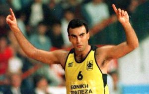 Νίκος Γκάλης – «Τι την έκανε την μπάλα ο θεός!»