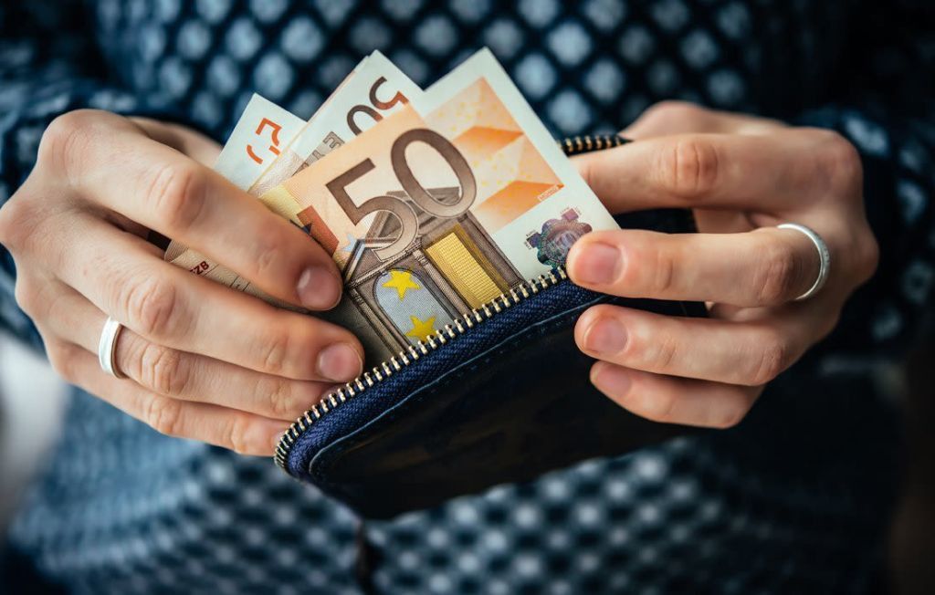 Κατώτατος μισθός – Νωρίτερα η δεύτερη αύξηση