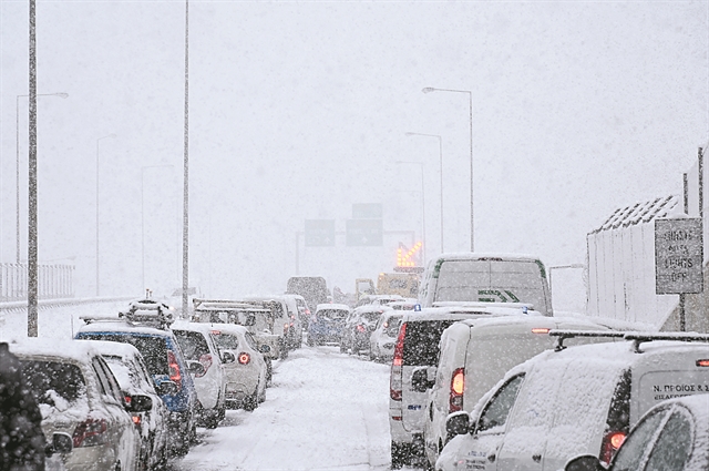 Πρόστιμα 2 εκατ. ευρώ για το χάος που έφερε ο χιονιάς