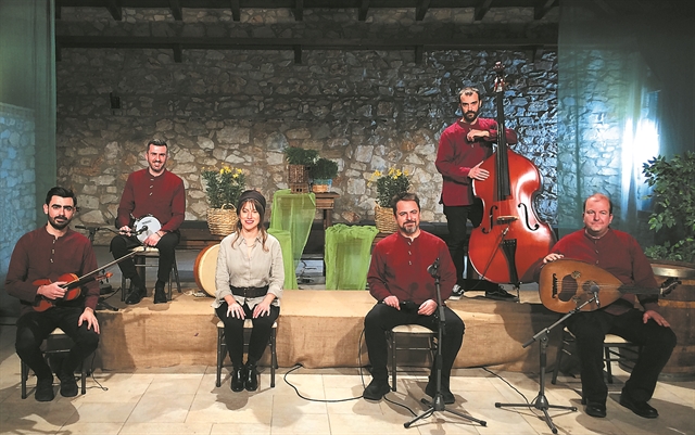 Οι πρόσφυγες τραγουδούν τις γυναίκες