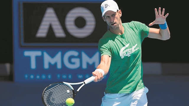 Ο «Κροκόδειλος» δαγκώνει τη μασκότ του