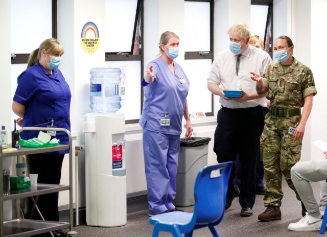 Βρετανία – Ο Τζόνσον «βγάζει» τον στρατό για να καλύψει τα κενά στο νοσοκομεία