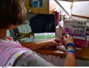 Προειδοποίηση FDA – Μη χρησιμοποιείτε τα γρήγορα self test στον λαιμό αντί για τη μύτη