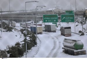 Κακοκαιρία «Ελπίδα»: Πάνω από 20 ώρες εγκλωβισμένοι στην Αττική Οδό – Ολονύκτια μάχη του Στρατού
